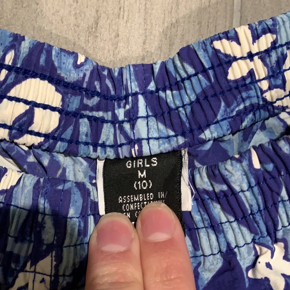 2 for $25 EVERYTHING Vintage Patagonia swim shorts - Picture 2 of 2